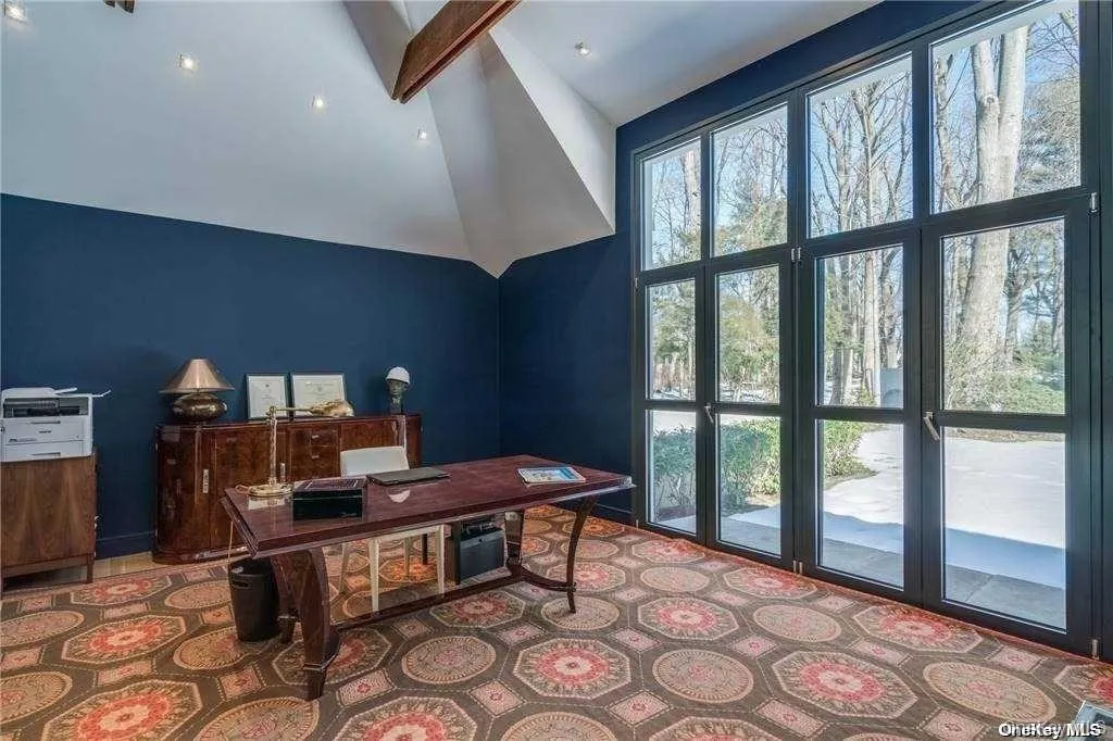 Home Office w/Vaulted Ceiling Home Office w/Vaulted Ceiling