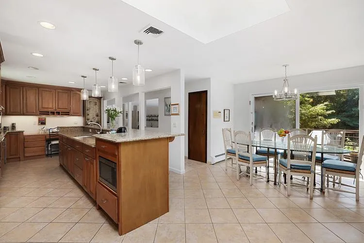 Eat in kitchen Eat in kitchen