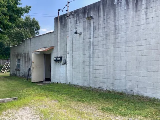 Side Entrance Side Entrance