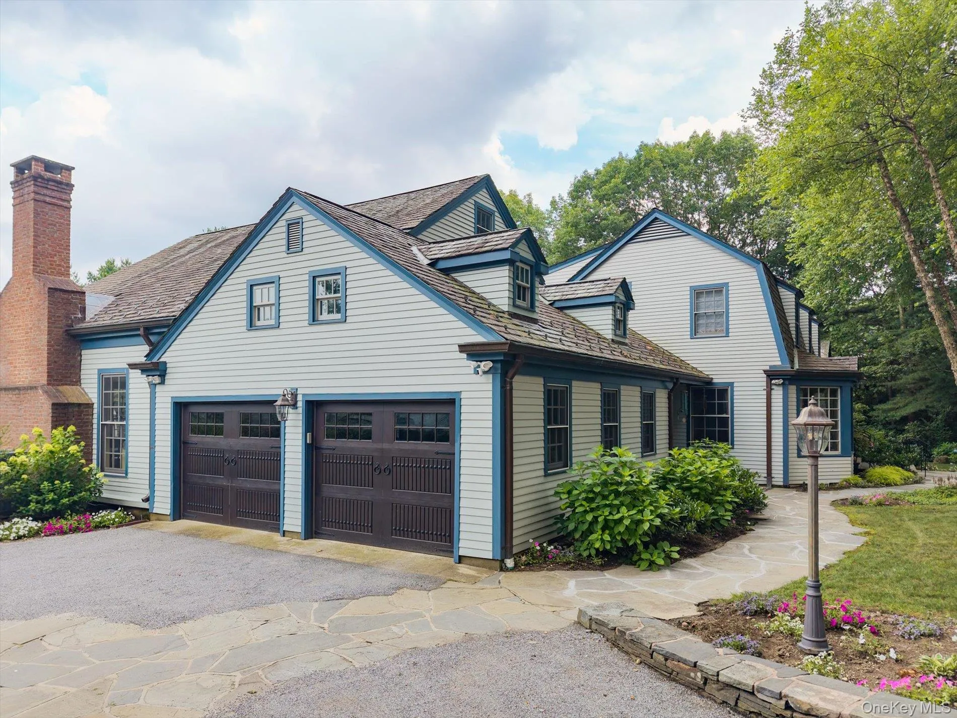 View of front facade featuring a garage and driveway View of front facade featuring a garage and driveway