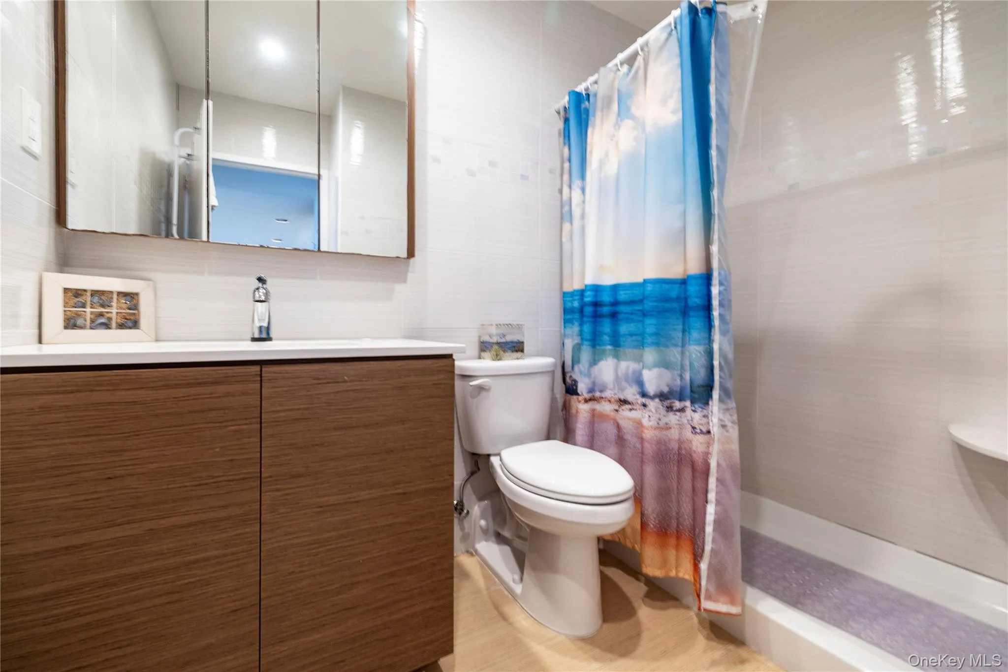 Hall Bath with Shower Hall Bath with Shower