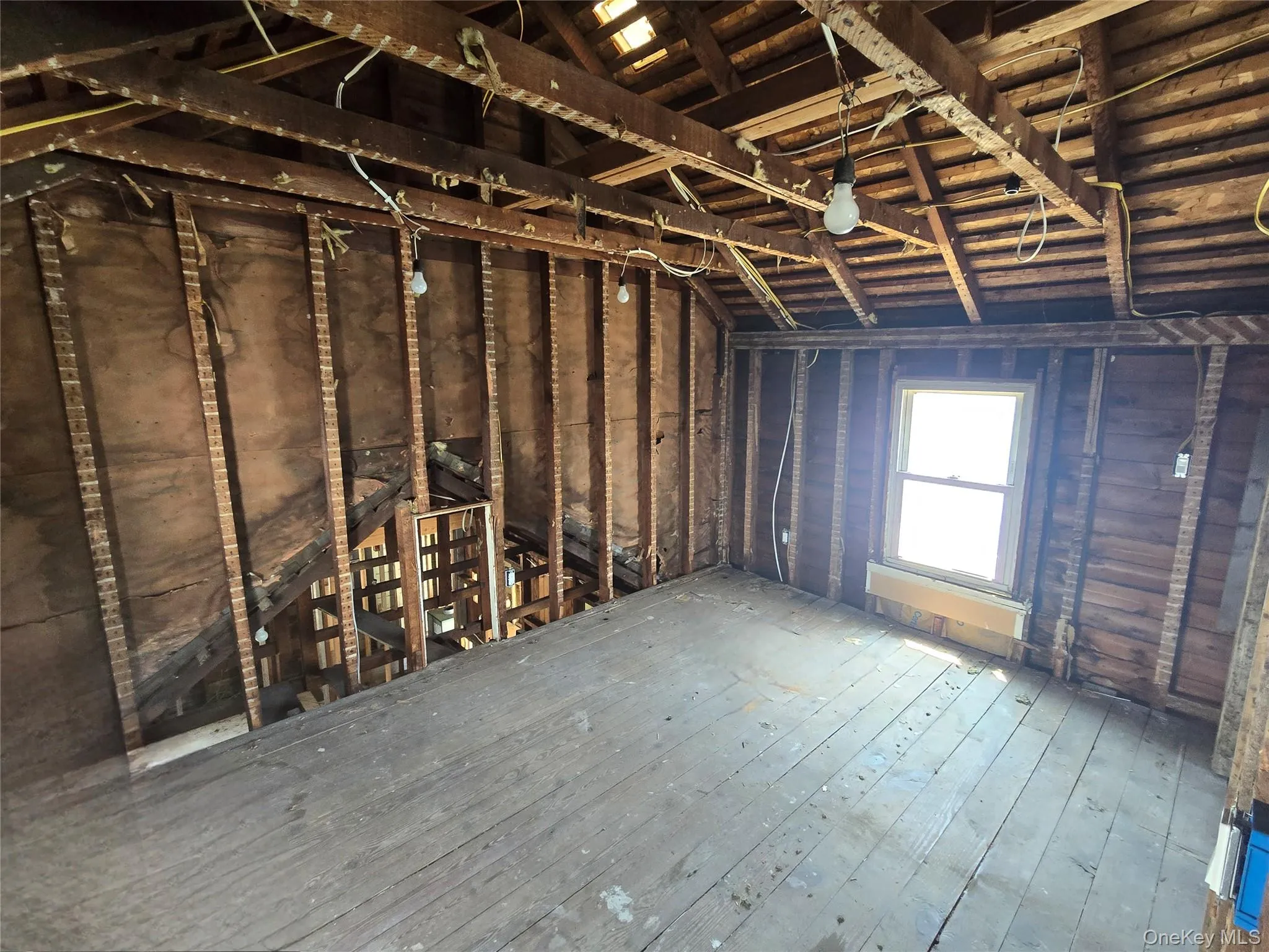 Misc room featuring lofted ceiling Misc room featuring lofted ceiling