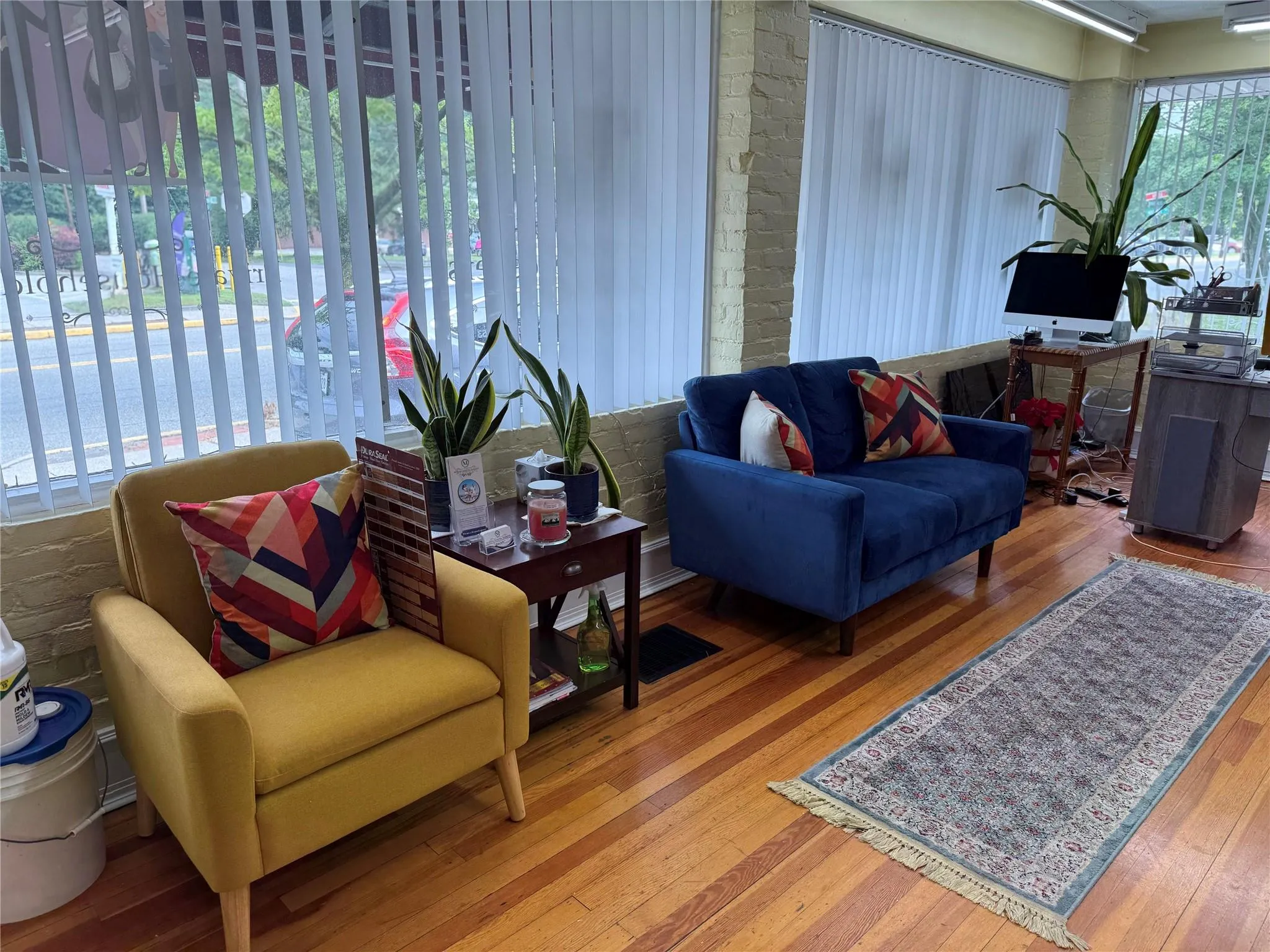 Unit B: Current tenant office space/ furniture Unit B: Current tenant office space/ furniture