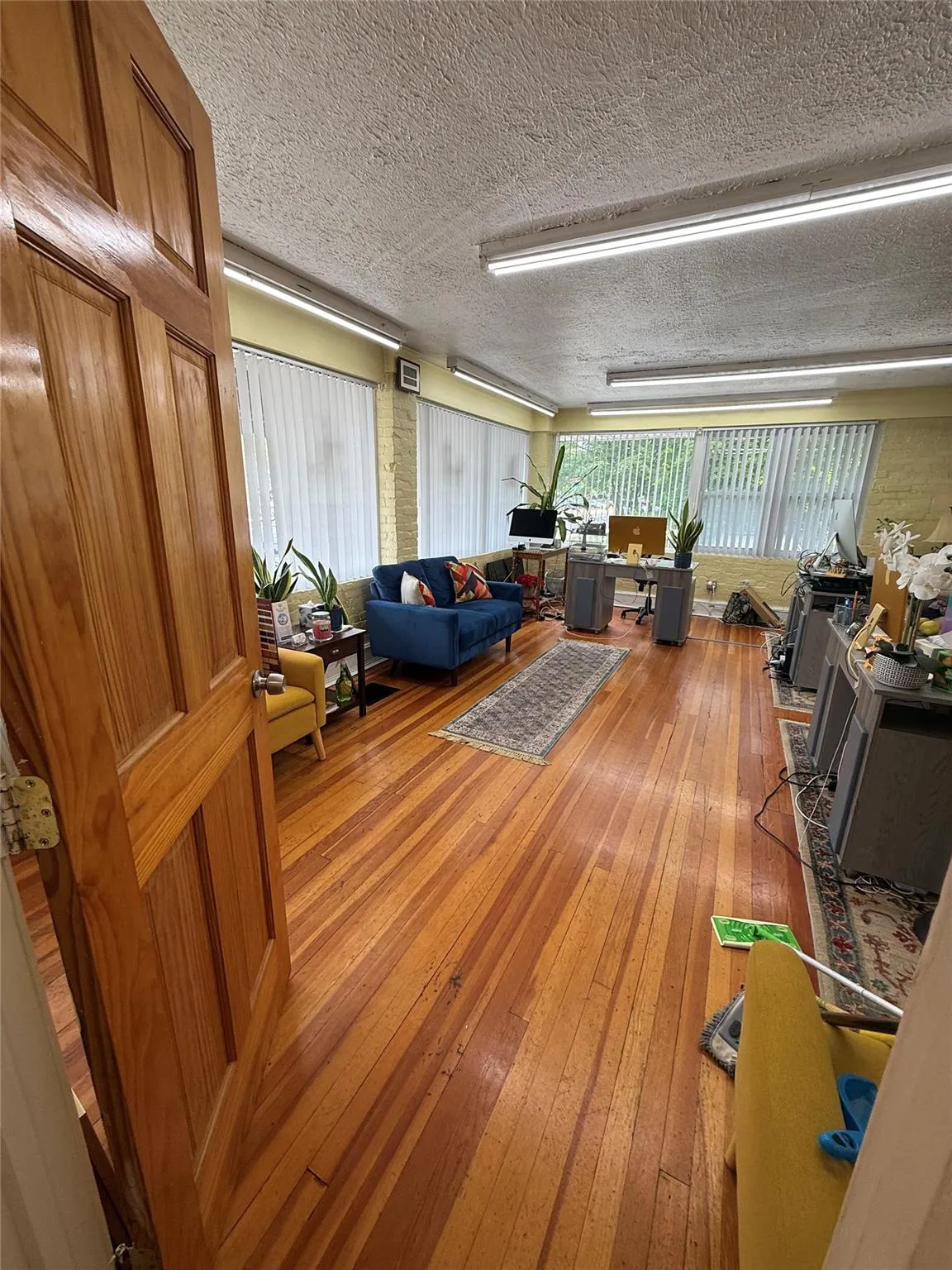 Unit B: Current tenant office space/ furniture Unit B: Current tenant office space/ furniture