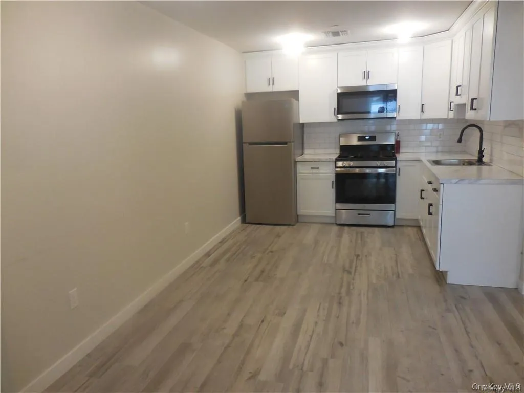 Eat in kitchen. Eat in kitchen.