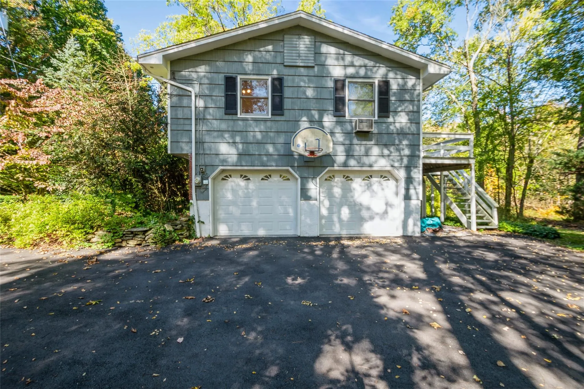 Garage and outdoor parking spaes Garage and outdoor parking spaes