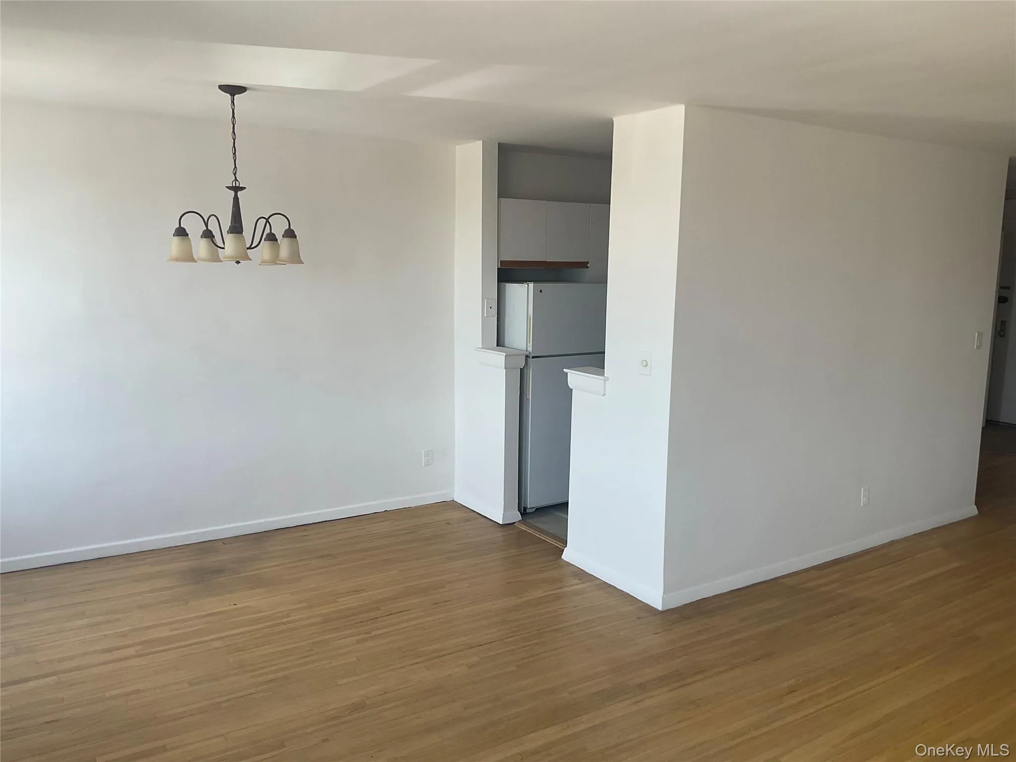 55 Lenox Road, Hempstead, NY, 1 Bedroom Bedrooms, 4 Rooms Rooms,1 BathroomBathrooms,Residential,For Rent,Lenox,0,KEY895294 55 Lenox Road, Hempstead, NY, 1 Bedroom Bedrooms, 4 Rooms Rooms,1 BathroomBathrooms,Residential,For Rent,Lenox,0,KEY895294