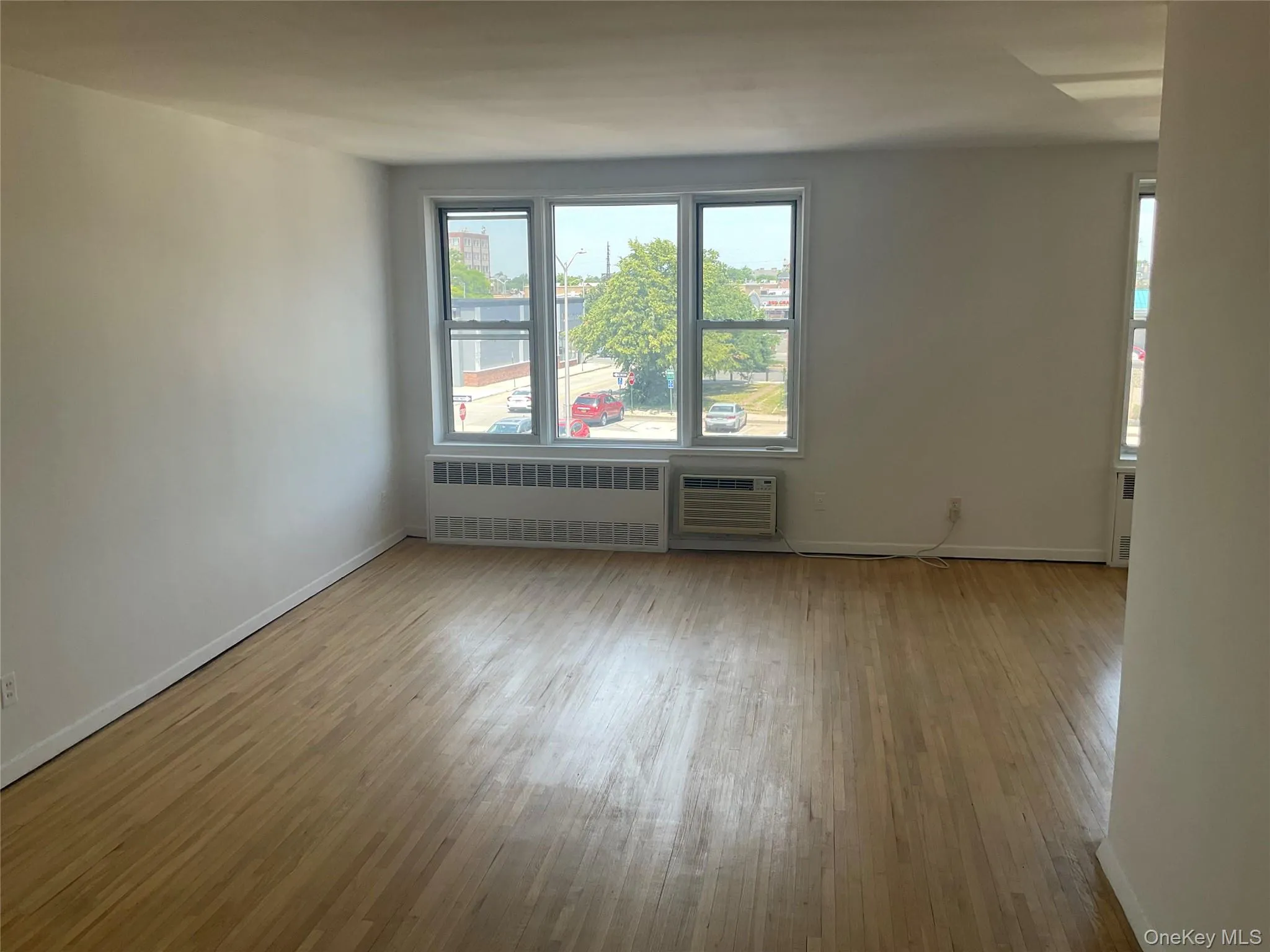 55 Lenox Road, Hempstead, NY, 1 Bedroom Bedrooms, 4 Rooms Rooms,1 BathroomBathrooms,Residential,For Rent,Lenox,0,KEY895294 55 Lenox Road, Hempstead, NY, 1 Bedroom Bedrooms, 4 Rooms Rooms,1 BathroomBathrooms,Residential,For Rent,Lenox,0,KEY895294