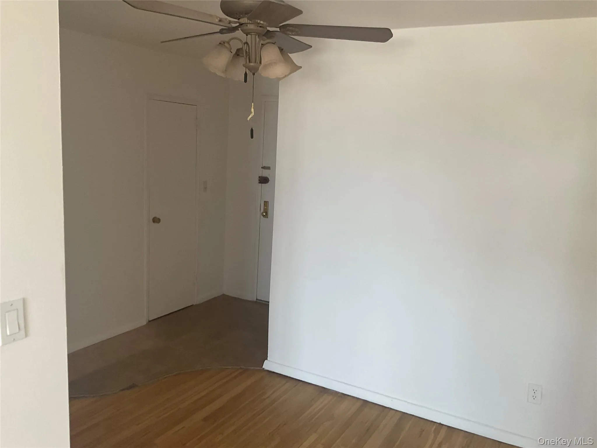55 Lenox Road, Hempstead, NY, 1 Bedroom Bedrooms, 4 Rooms Rooms,1 BathroomBathrooms,Residential,For Rent,Lenox,0,KEY895294 55 Lenox Road, Hempstead, NY, 1 Bedroom Bedrooms, 4 Rooms Rooms,1 BathroomBathrooms,Residential,For Rent,Lenox,0,KEY895294