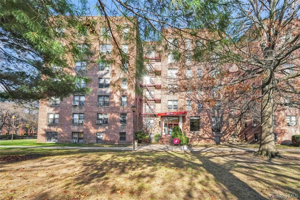 View of apartment building / complex View of apartment building / complex