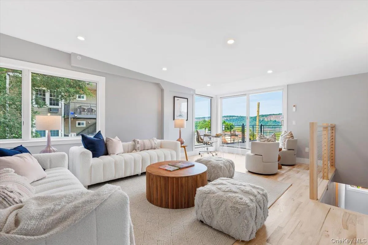 family room / office / roof terrace family room / office / roof terrace