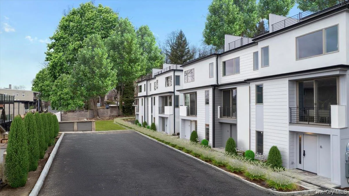 6 Nodine Street, Greenburgh, NY, 3 Bedrooms Bedrooms, 8 Rooms Rooms,2 BathroomsBathrooms,Residential,For Rent,Nodine,0,895934 6 Nodine Street, Greenburgh, NY, 3 Bedrooms Bedrooms, 8 Rooms Rooms,2 BathroomsBathrooms,Residential,For Rent,Nodine,0,895934