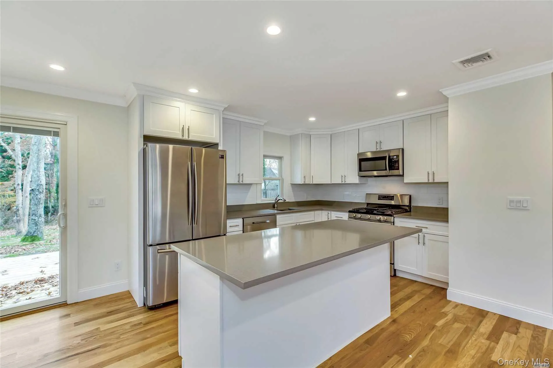 51 Ocean Avenue, Southampton, NY, 3 Bedrooms Bedrooms, 7 Rooms Rooms,2 BathroomsBathrooms,Residential Lease,For Rent,Ocean,0,896001 51 Ocean Avenue, Southampton, NY, 3 Bedrooms Bedrooms, 7 Rooms Rooms,2 BathroomsBathrooms,Residential Lease,For Rent,Ocean,0,896001