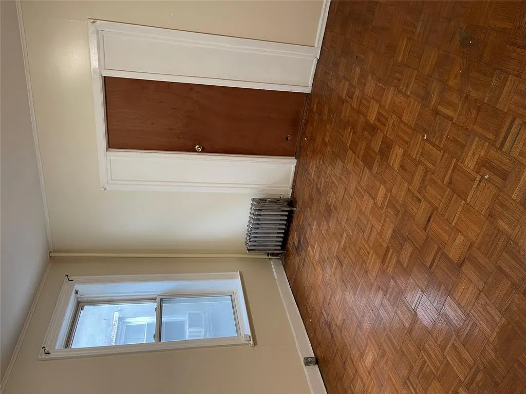 Unfurnished room with radiator and ornamental molding Unfurnished room with radiator and ornamental molding