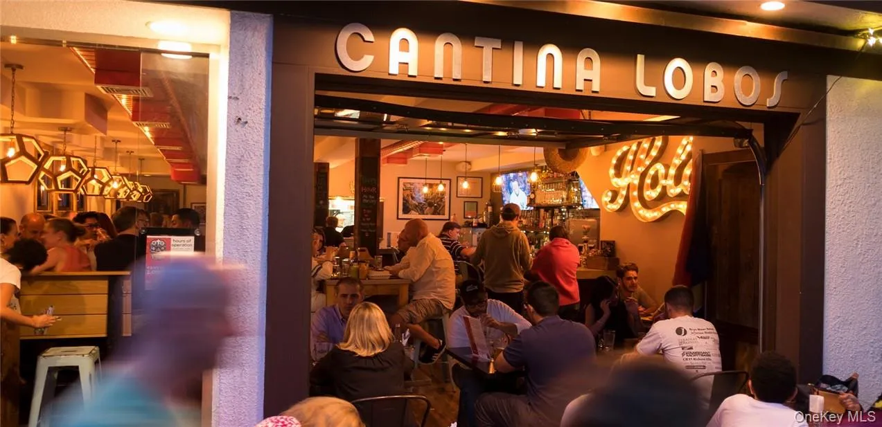 Walk to our many fabulous restaurants... Walk to our many fabulous restaurants...