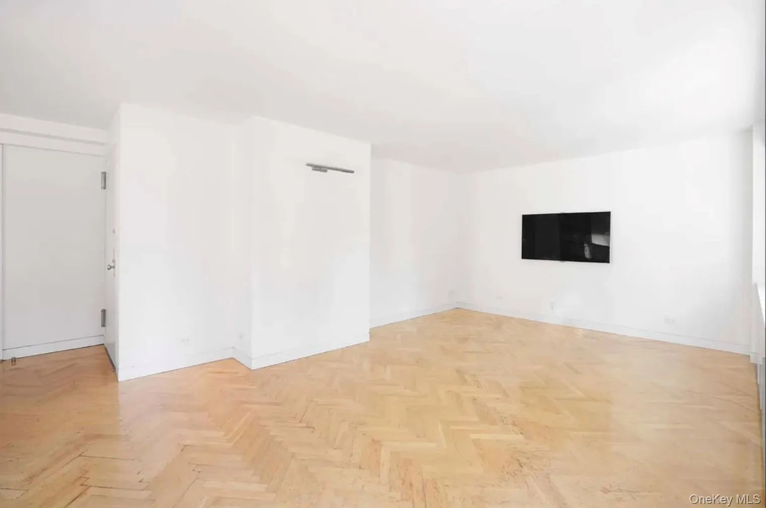 Empty room featuring baseboards Empty room featuring baseboards