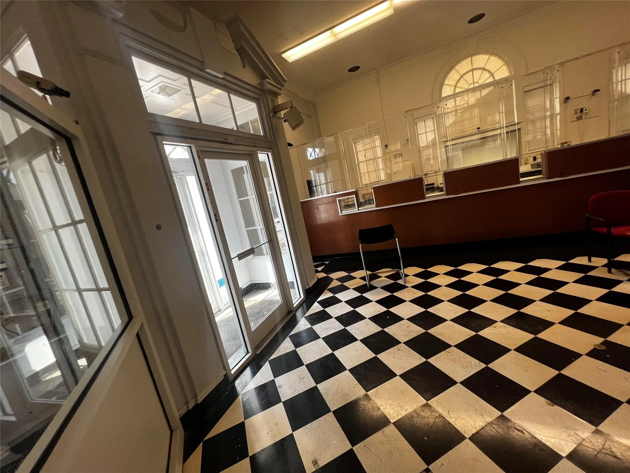 Reception area with crown molding Reception area with crown molding