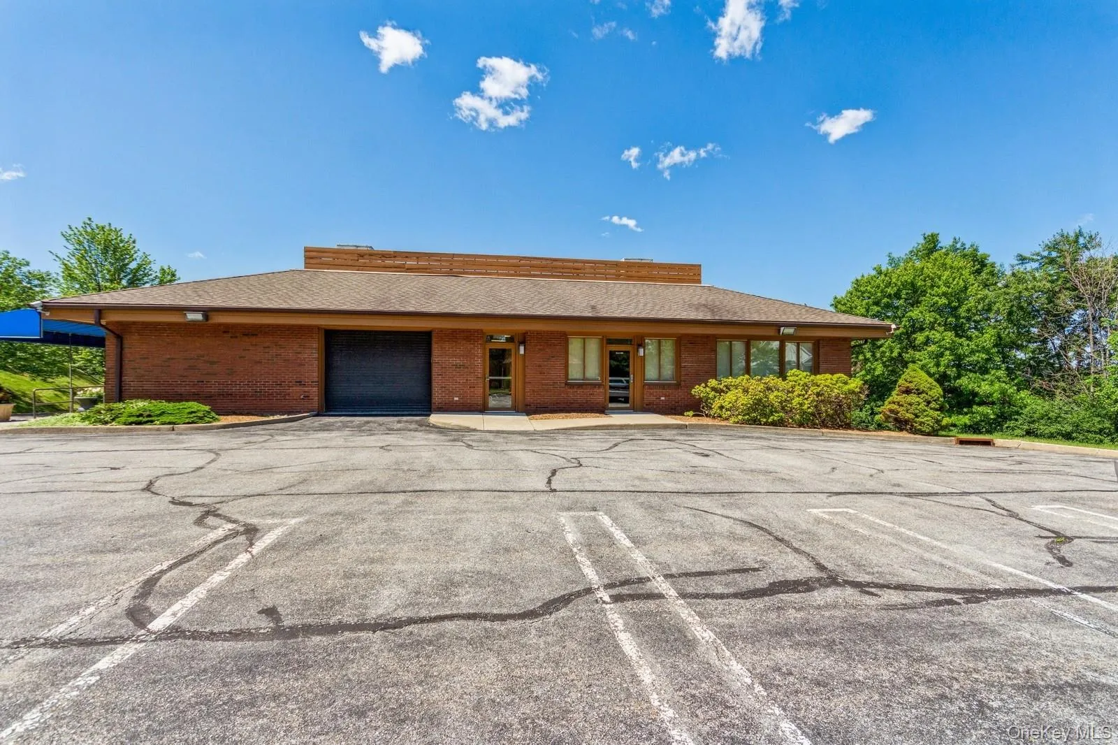 Parking for 32 vehicles Parking for 32 vehicles