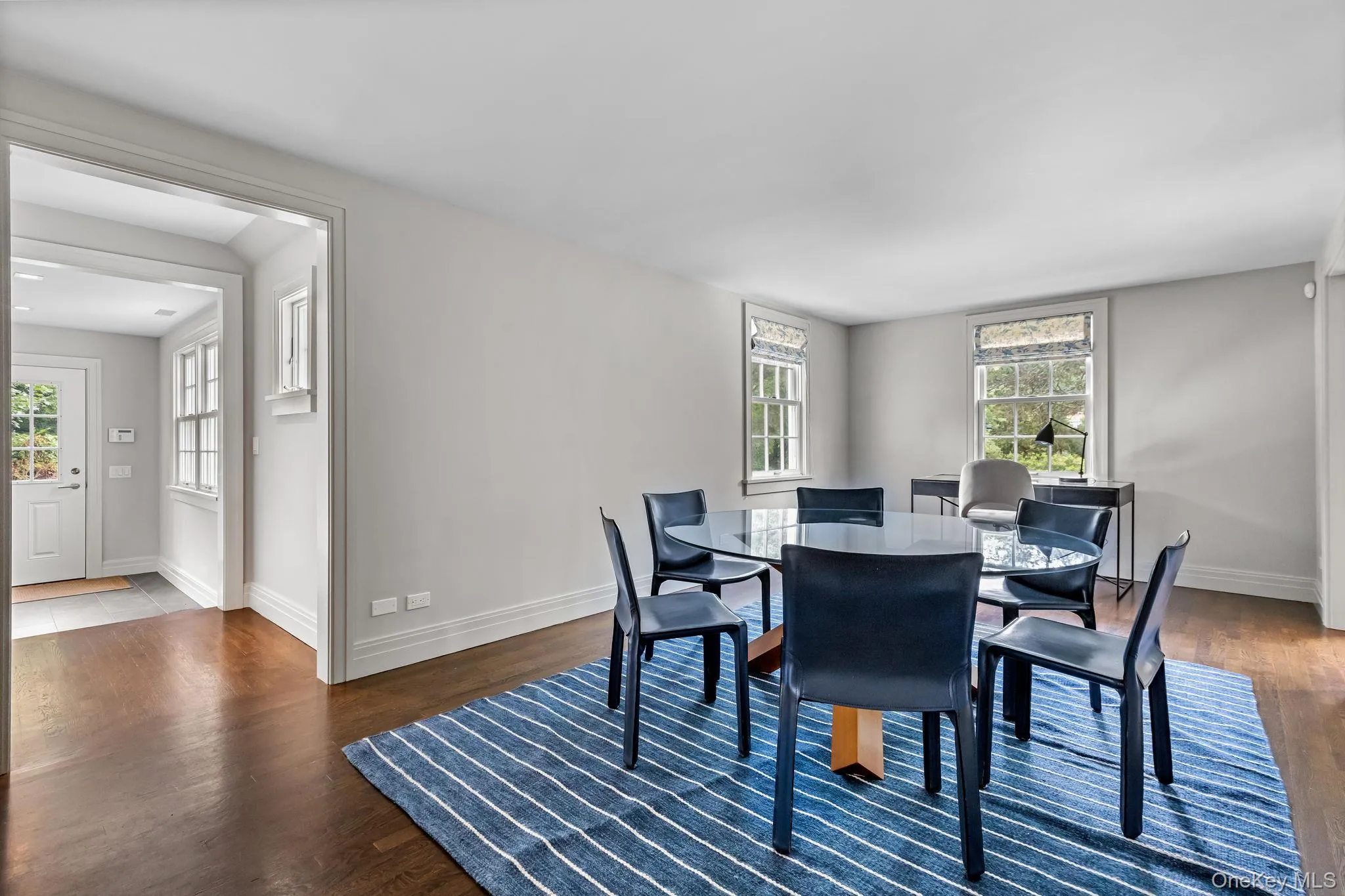 Cosy Dining room with wood floors Cosy Dining room with wood floors