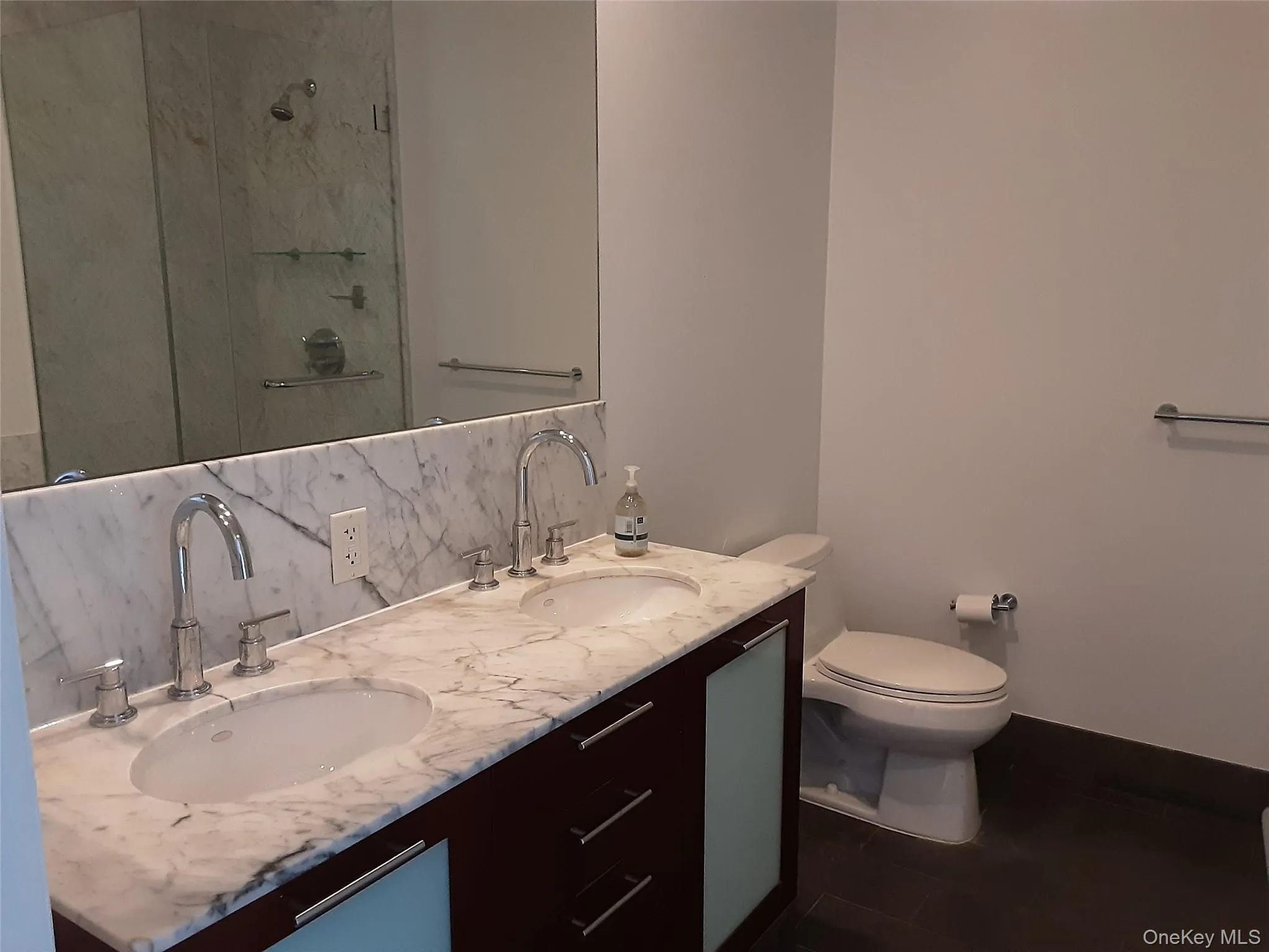 Full Bath Full Bath