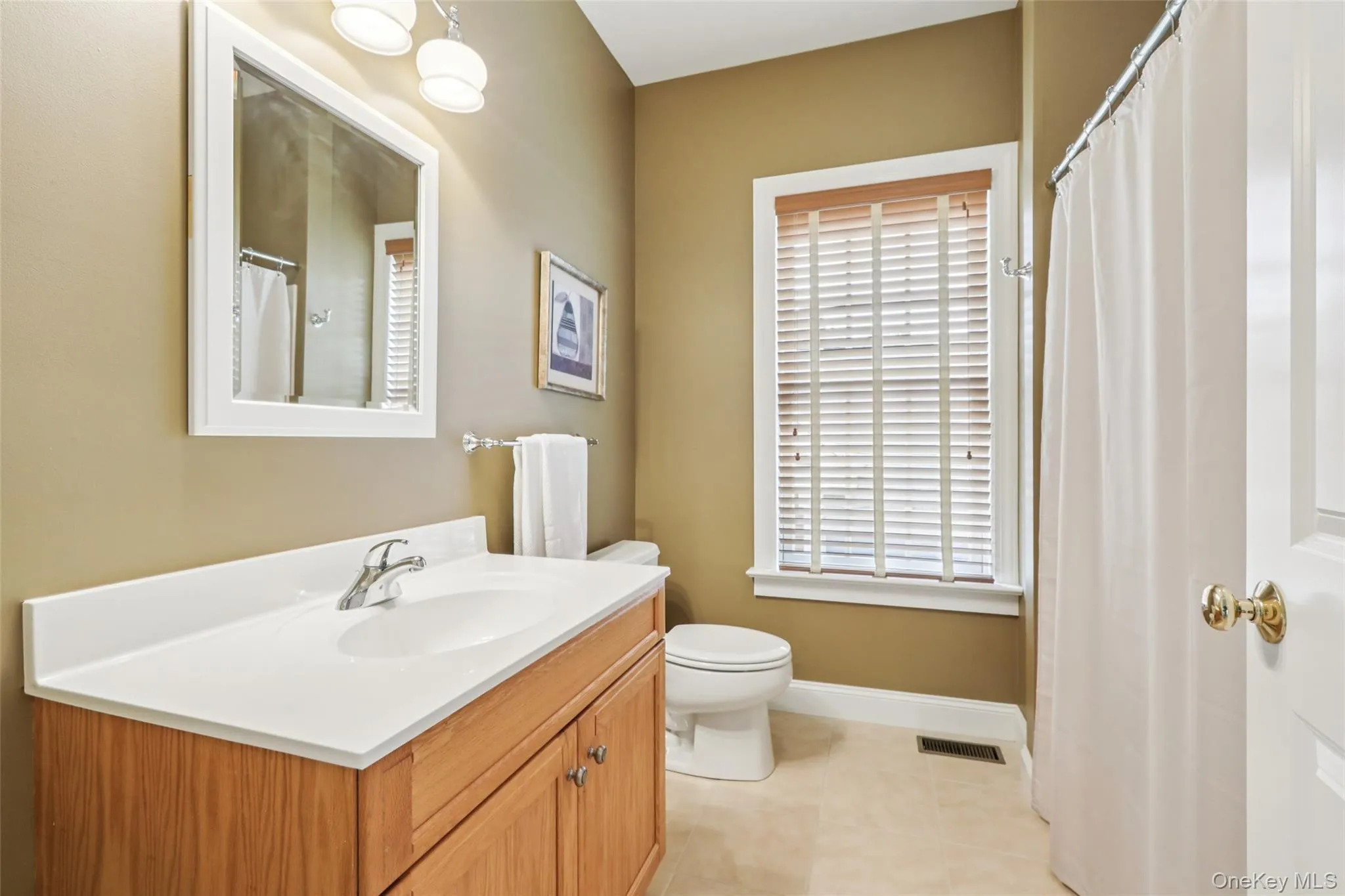 Second floor full bathroom with tub/shower Second floor full bathroom with tub/shower