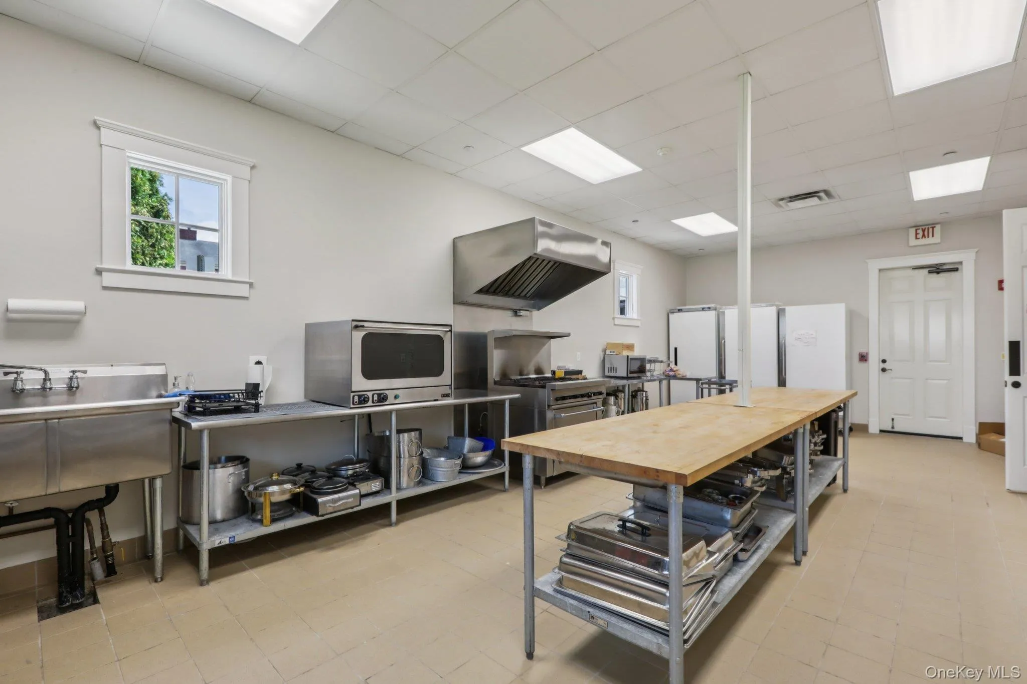 Warwick Grove Neighborhood Center Full Kitchen to service their Catering Hall. Warwick Grove Neighborhood Center Full Kitchen to service their Catering Hall.
