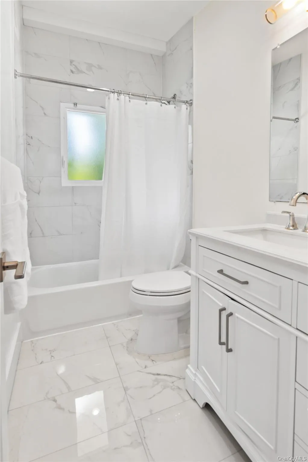 FULL BATH WITH TUB FULL BATH WITH TUB