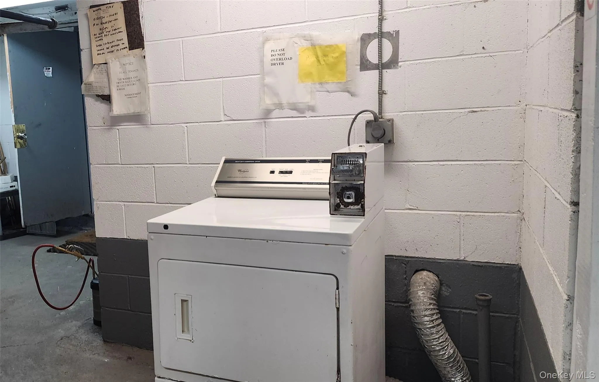 Laundry room featuring washer / clothes dryer Laundry room featuring washer / clothes dryer