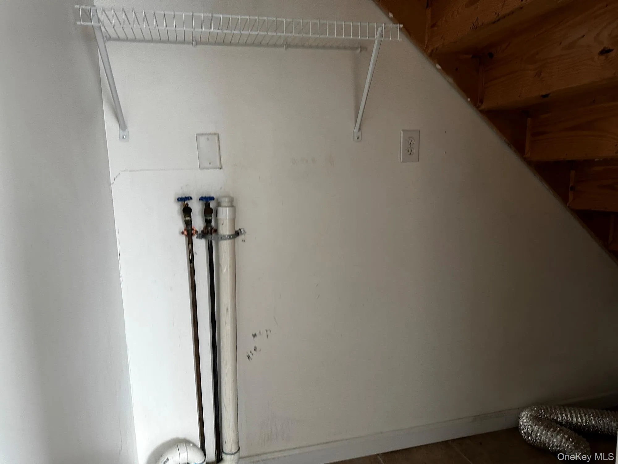 Detailed view of baseboards Detailed view of baseboards