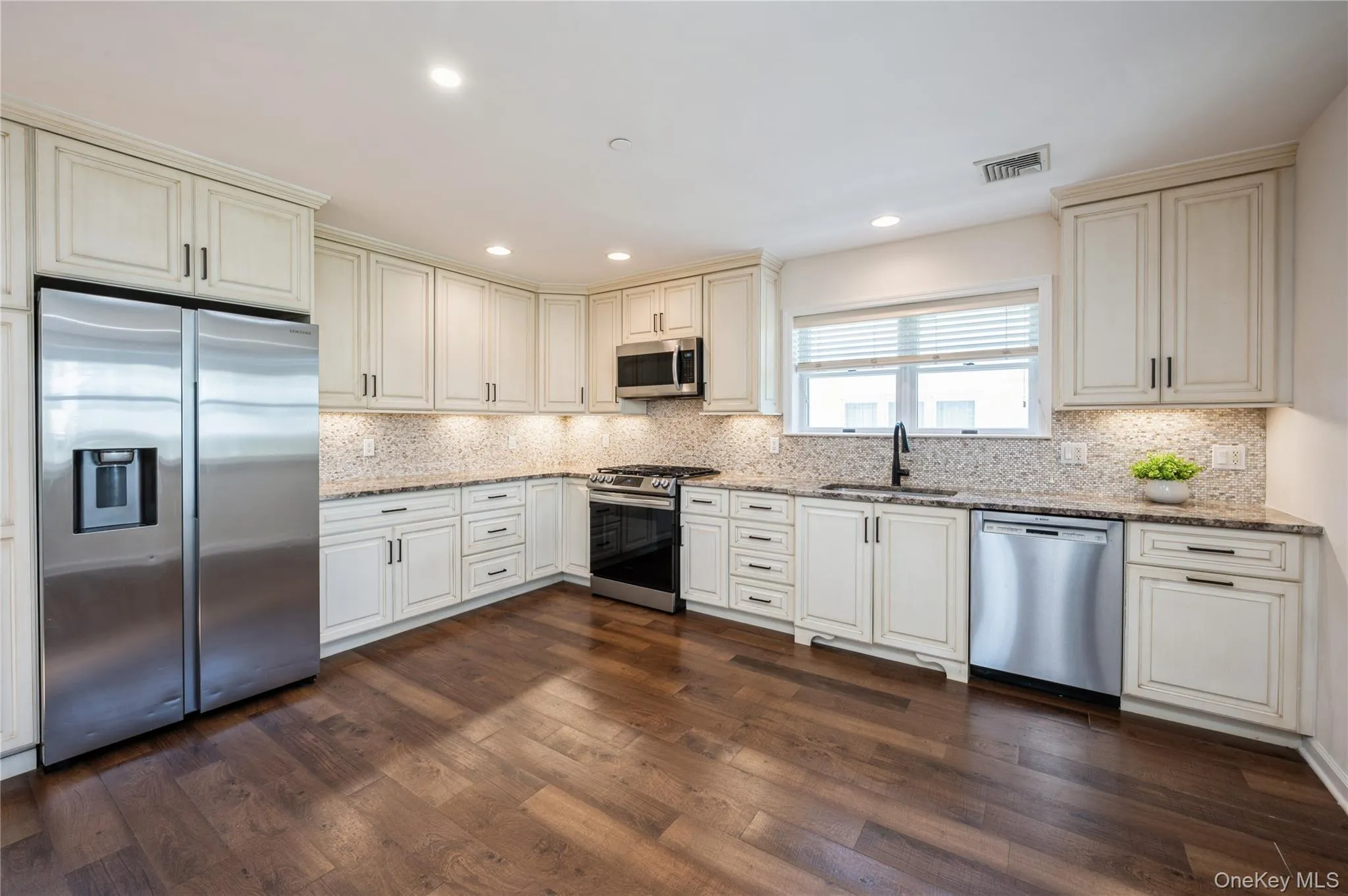Large open Kitchen, stainless steel appliances, quartz counter tops, plenty of quality cabinetry, recessed lights, shining refinished hardwood floors. Large open Kitchen, stainless steel appliances, quartz counter tops, plenty of quality cabinetry, recessed lights, shining refinished hardwood floors.