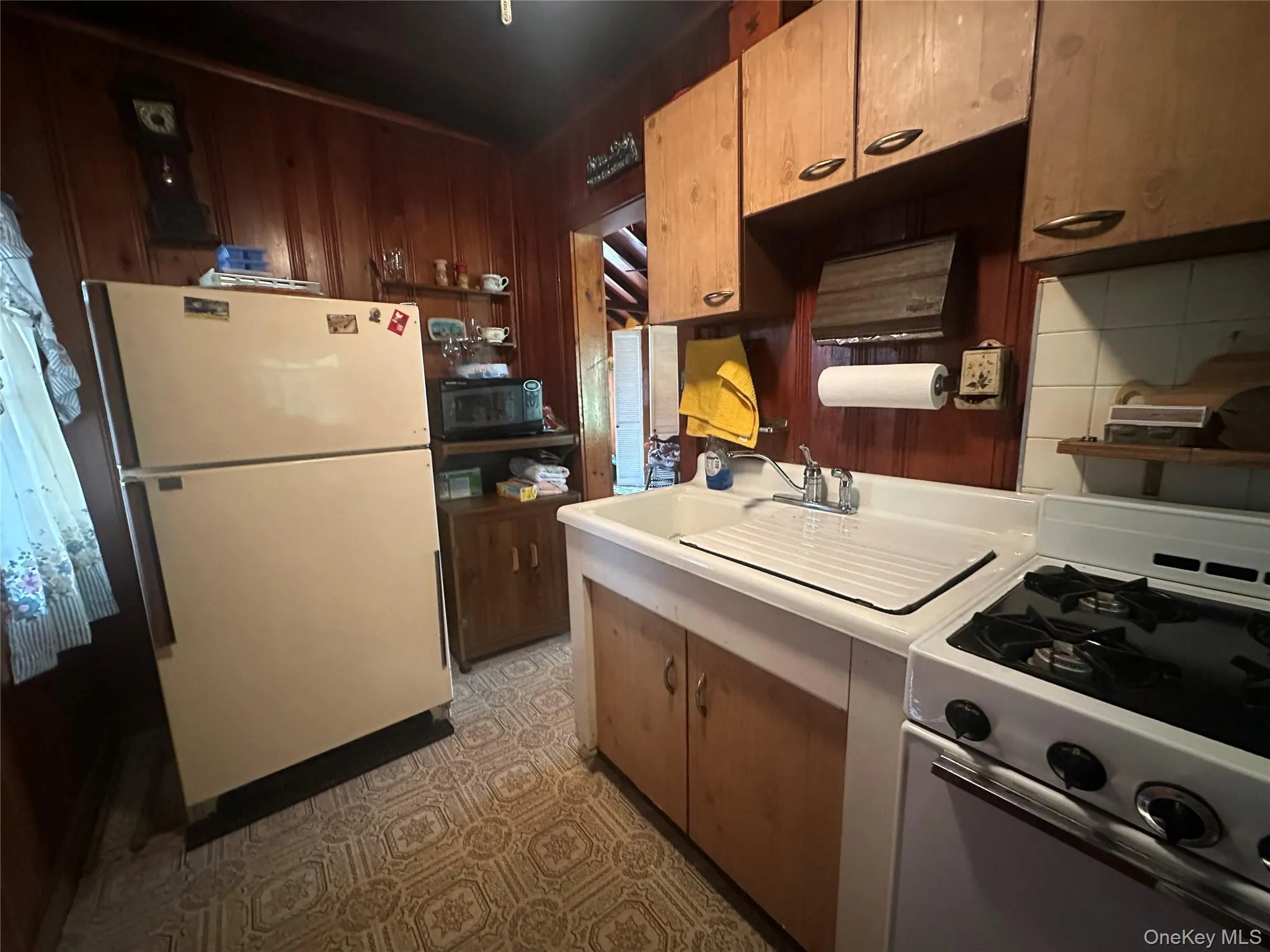 The small kitchen has everything you need to cook a meal The small kitchen has everything you need to cook a meal