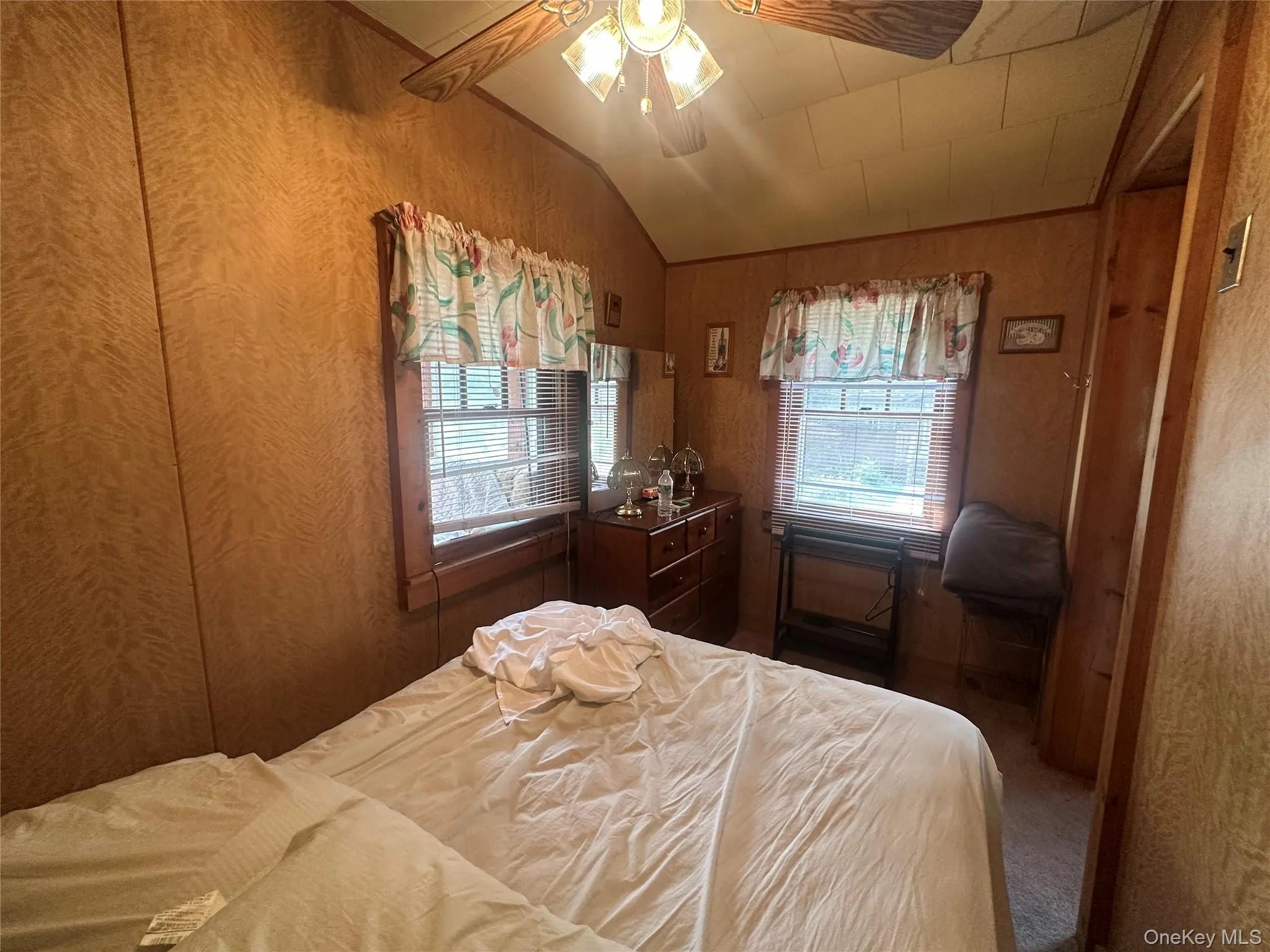 One of 2 cozy bedrooms One of 2 cozy bedrooms
