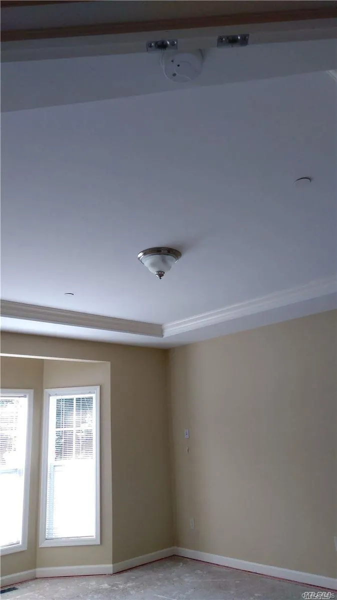 Empty room with baseboards and ornamental molding Empty room with baseboards and ornamental molding