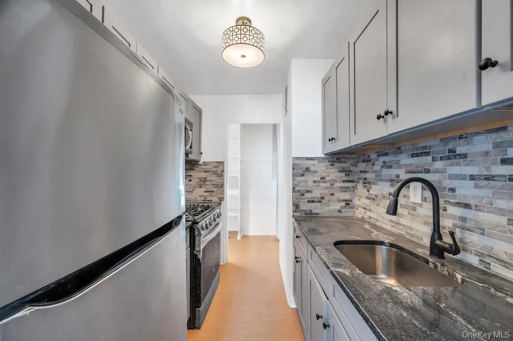 1655 Flatbush Avenue, New York, NY, 2 Bedrooms Bedrooms, 4 Rooms Rooms,1 BathroomBathrooms,Residential,For Rent,Flatbush,0,898089 1655 Flatbush Avenue, New York, NY, 2 Bedrooms Bedrooms, 4 Rooms Rooms,1 BathroomBathrooms,Residential,For Rent,Flatbush,0,898089