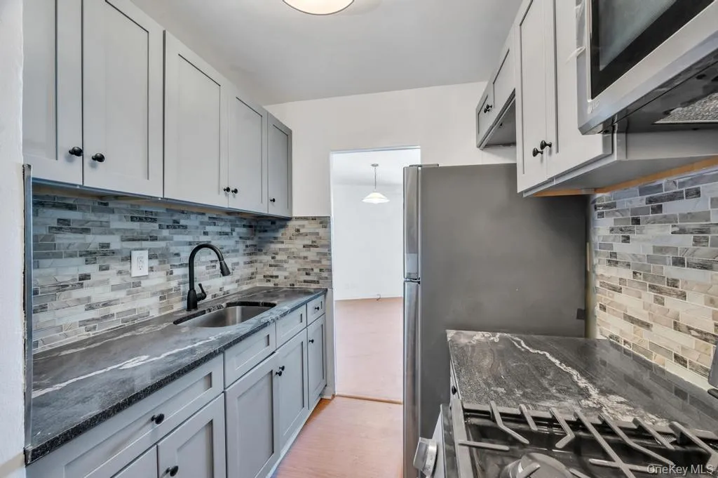 1655 Flatbush Avenue, New York, NY, 2 Bedrooms Bedrooms, 4 Rooms Rooms,1 BathroomBathrooms,Residential,For Rent,Flatbush,0,898089 1655 Flatbush Avenue, New York, NY, 2 Bedrooms Bedrooms, 4 Rooms Rooms,1 BathroomBathrooms,Residential,For Rent,Flatbush,0,898089