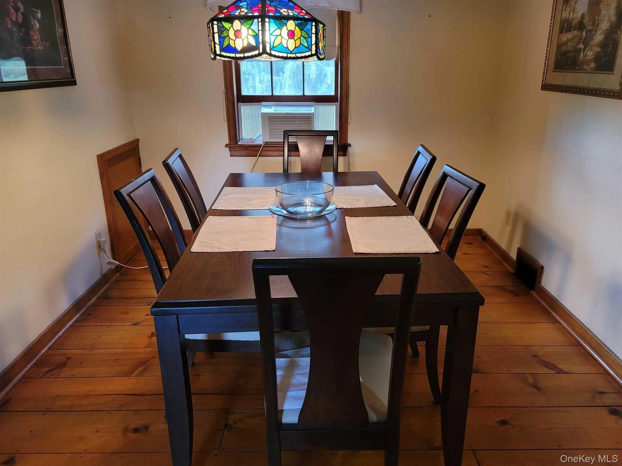 Furniture used as staging. does not stay Furniture used as staging. does not stay