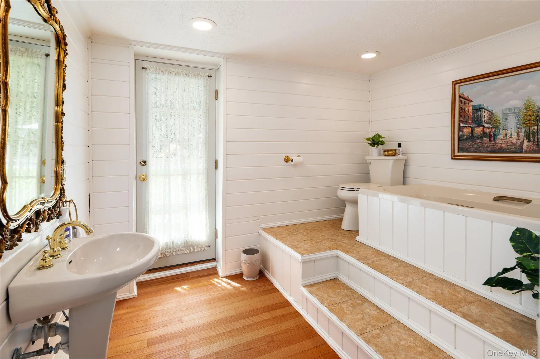 Full bathroom Full bathroom