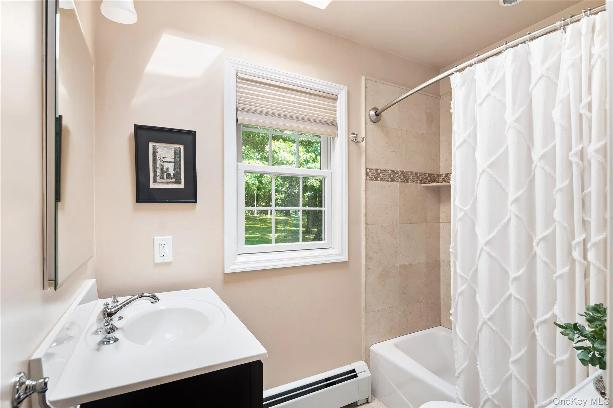 Full bathroom Full bathroom