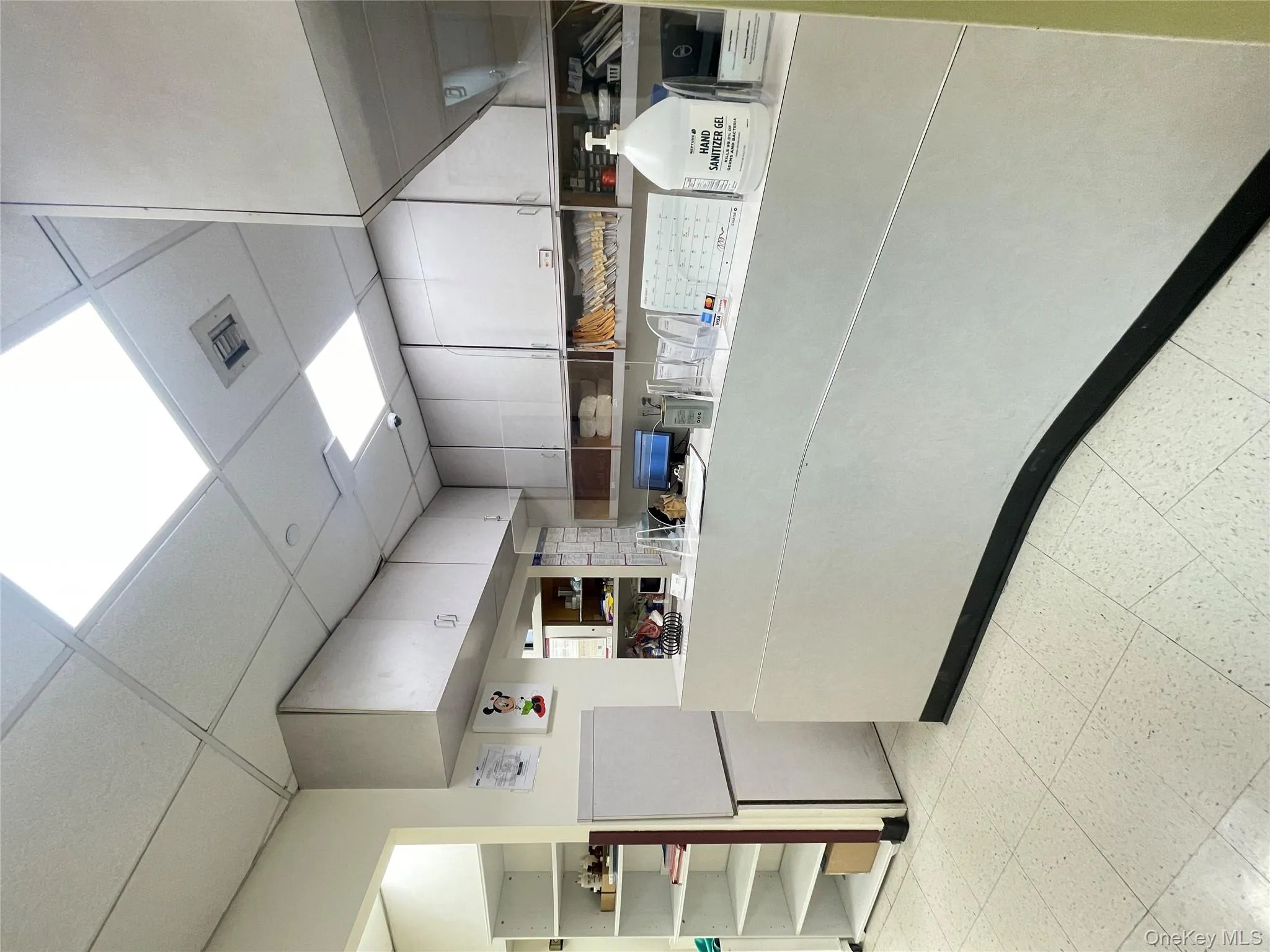 Welcome area with a drop ceiling Welcome area with a drop ceiling