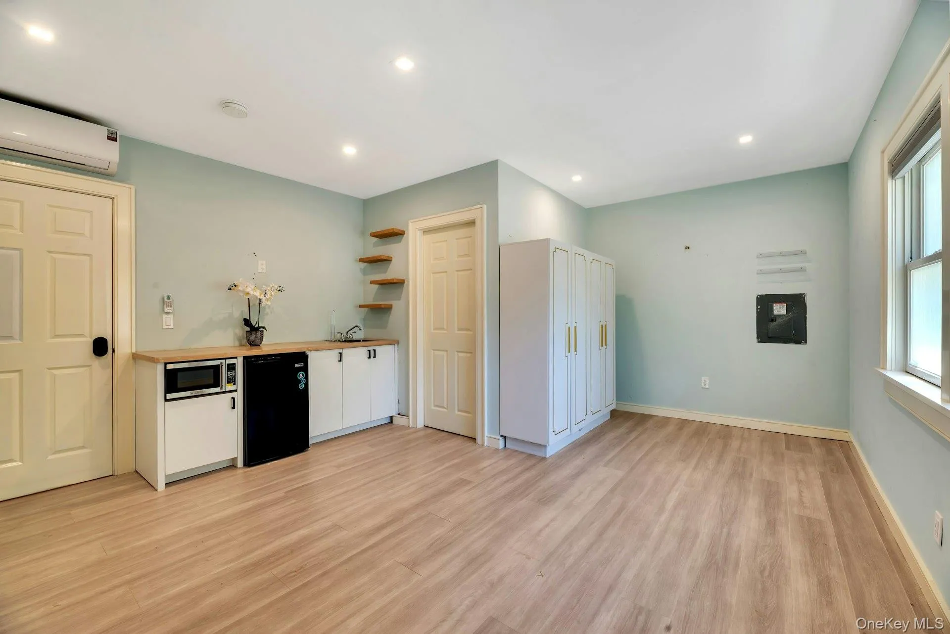 46 Sherwood Road, Southampton, NY, 4 Bedrooms Bedrooms, 10 Rooms Rooms,4 BathroomsBathrooms,Residential,For Rent,Sherwood,0,899284 46 Sherwood Road, Southampton, NY, 4 Bedrooms Bedrooms, 10 Rooms Rooms,4 BathroomsBathrooms,Residential,For Rent,Sherwood,0,899284