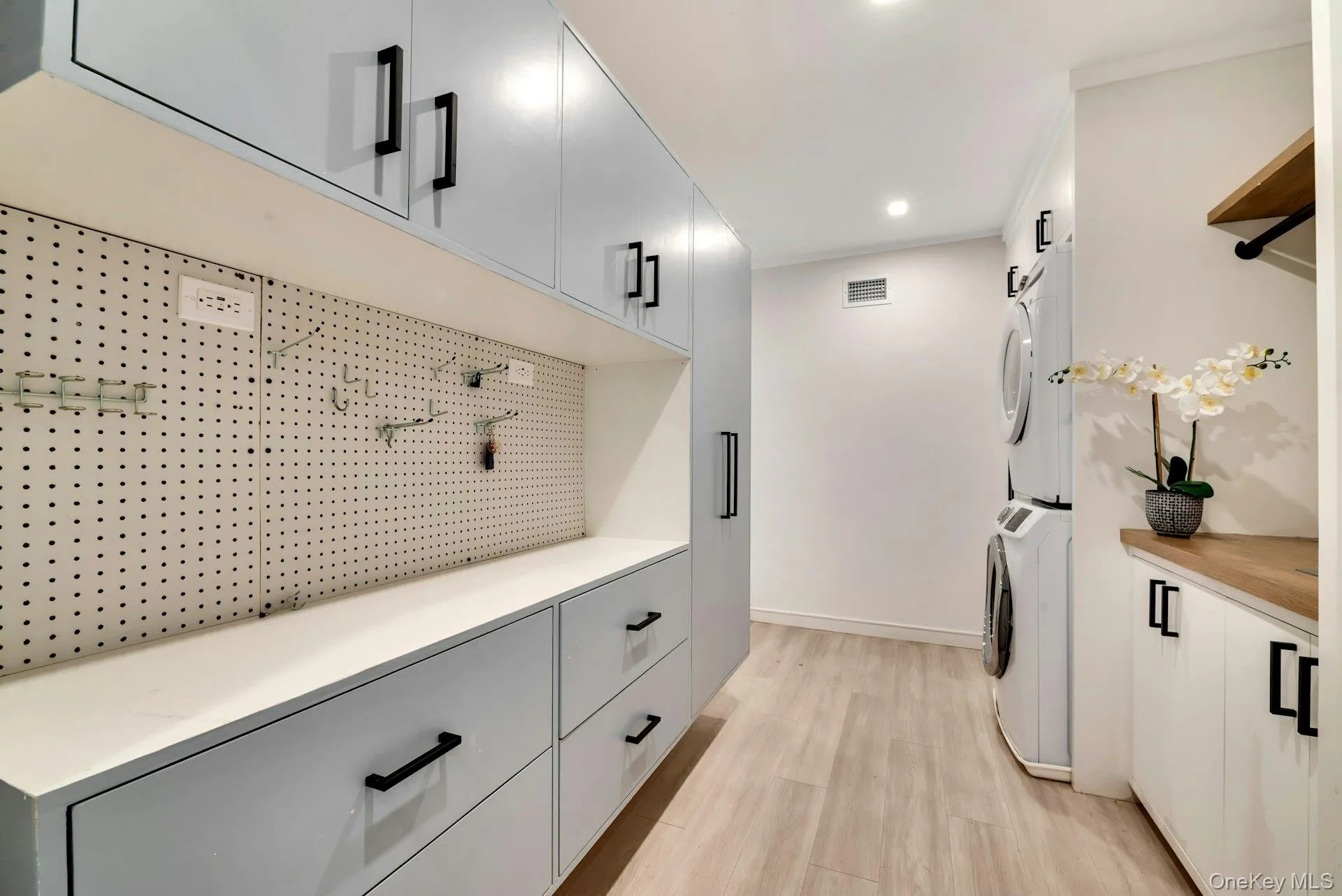 46 Sherwood Road, Southampton, NY, 4 Bedrooms Bedrooms, 10 Rooms Rooms,4 BathroomsBathrooms,Residential,For Rent,Sherwood,0,899284 46 Sherwood Road, Southampton, NY, 4 Bedrooms Bedrooms, 10 Rooms Rooms,4 BathroomsBathrooms,Residential,For Rent,Sherwood,0,899284
