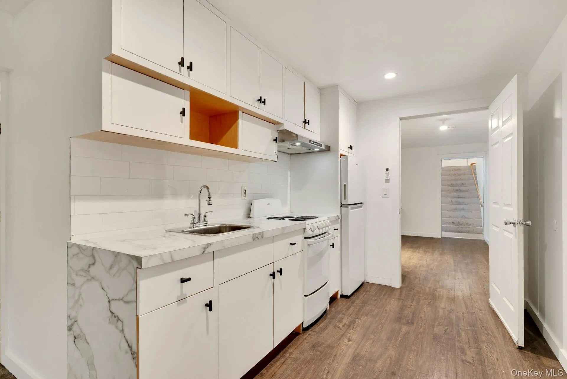 46 Sherwood Road, Southampton, NY, 4 Bedrooms Bedrooms, 10 Rooms Rooms,4 BathroomsBathrooms,Residential,For Rent,Sherwood,0,899284 46 Sherwood Road, Southampton, NY, 4 Bedrooms Bedrooms, 10 Rooms Rooms,4 BathroomsBathrooms,Residential,For Rent,Sherwood,0,899284