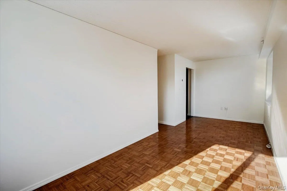 Unfurnished room with baseboards Unfurnished room with baseboards