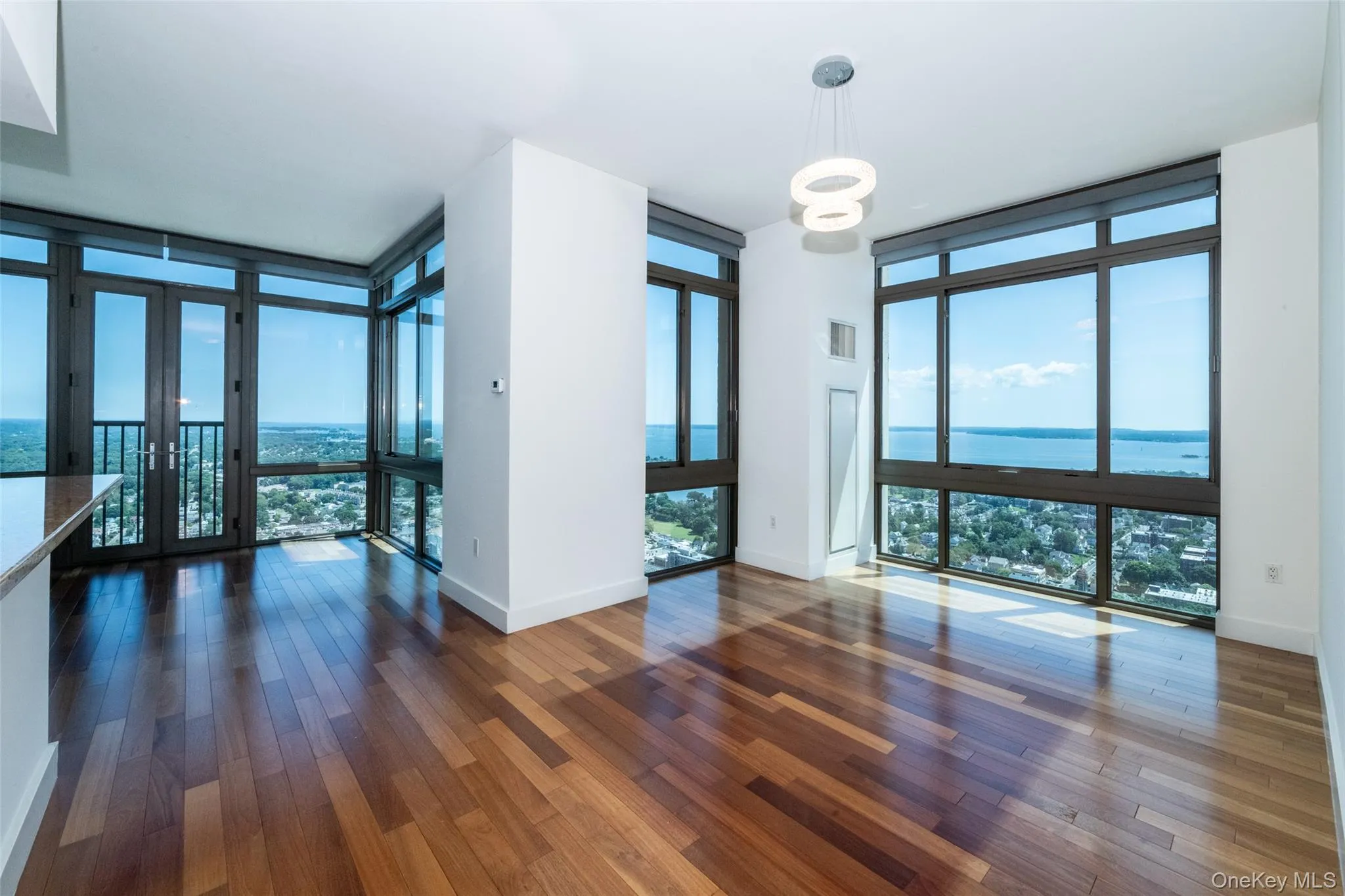 Living room/dining area Living room/dining area