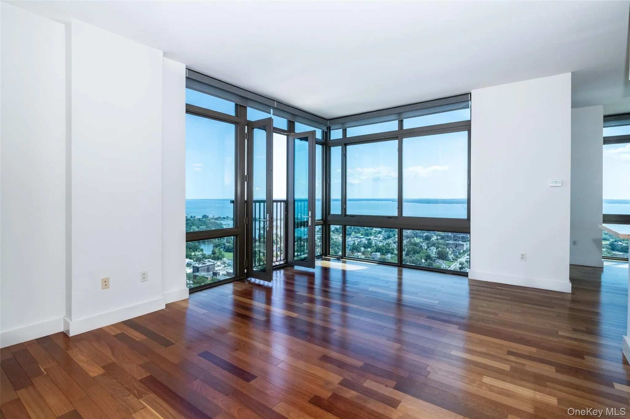 With Juliette doors With Juliette doors