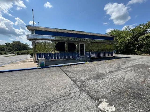 View of the side of the building View of the side of the building