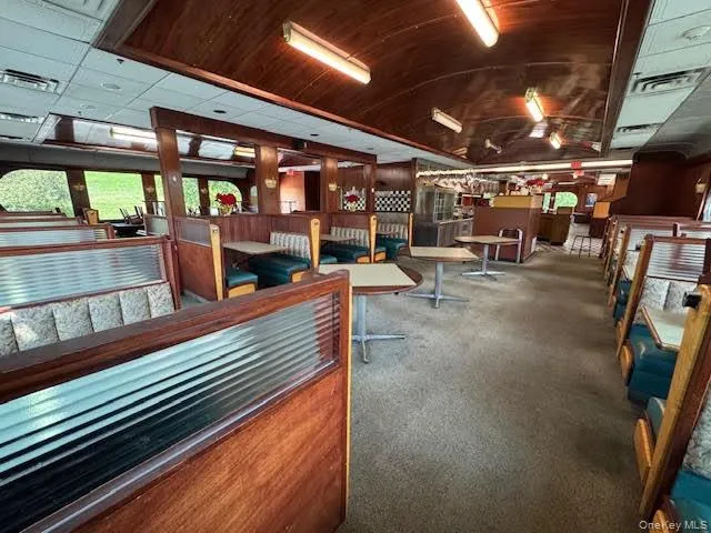 Welcome area featuring lofted ceiling Welcome area featuring lofted ceiling