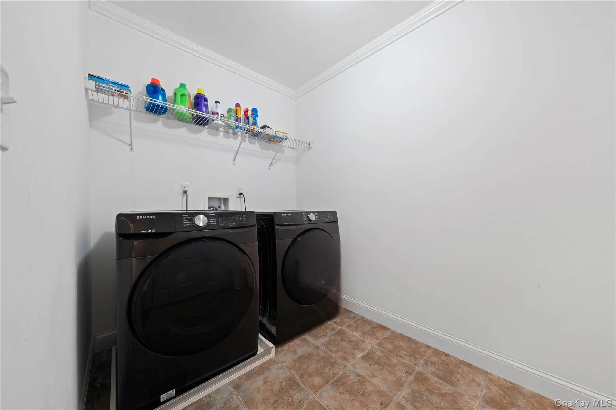Laundry area with ornamental molding and washing machine and clothes dryer Laundry area with ornamental molding and washing machine and clothes dryer