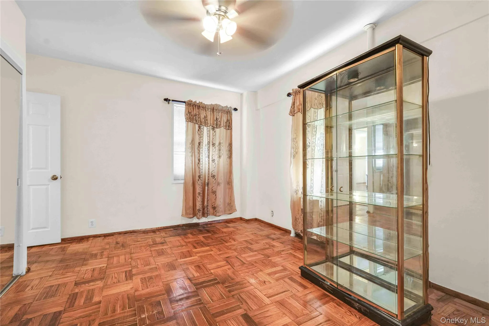 Unfurnished room with ceiling fan and baseboards Unfurnished room with ceiling fan and baseboards