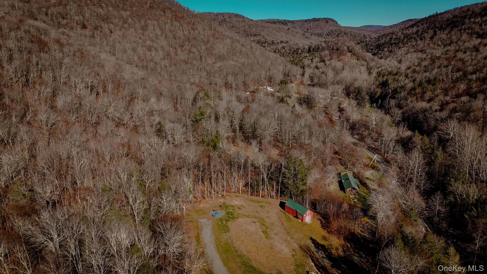 Aerial overview of property's location featuring a mountainous background Aerial overview of property's location featuring a mountainous background